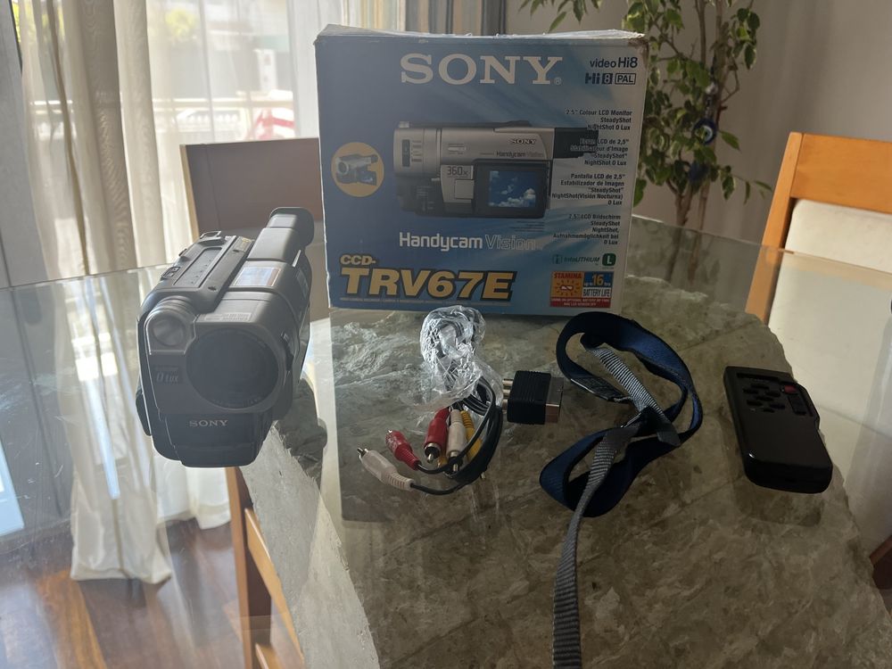 Câmara Sony Handycam Vision CCD-TRV67E Hi-8 como NOVA