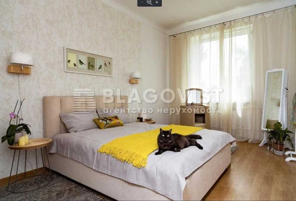 2-кімнатна сталінка 56 м² біля метро | Цегла, високі стелі, ремонт