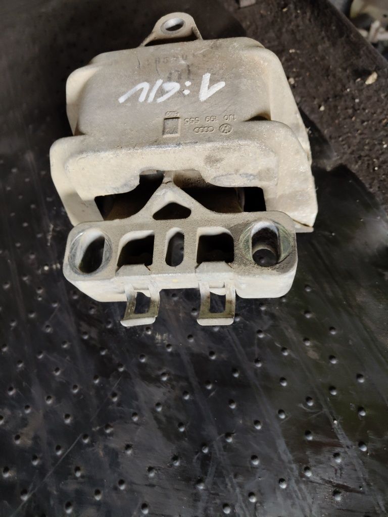 Łapa mocowanie silnika volkswagen golf 4 audi a3 Seat Leon