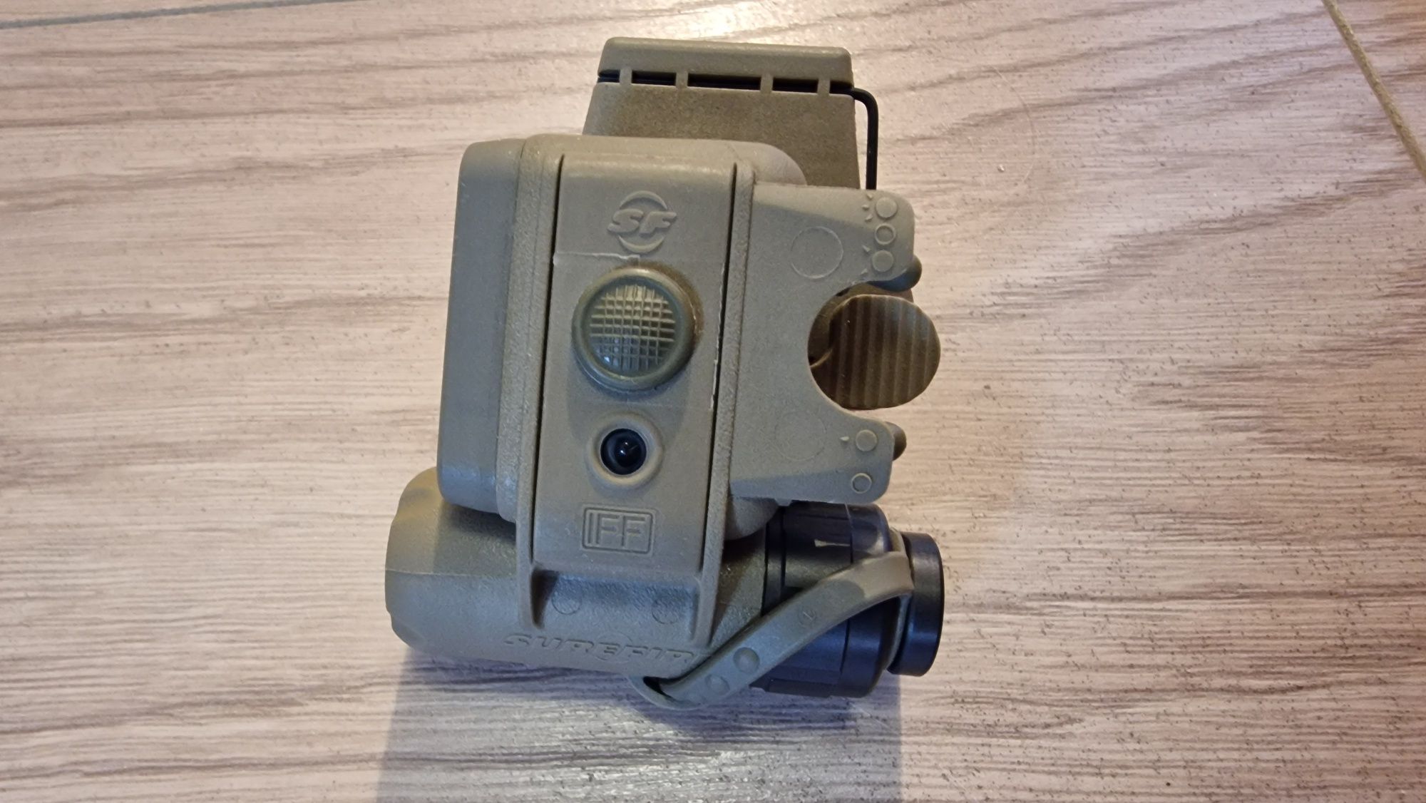 Latarka na helm Surefire hl1 a tn