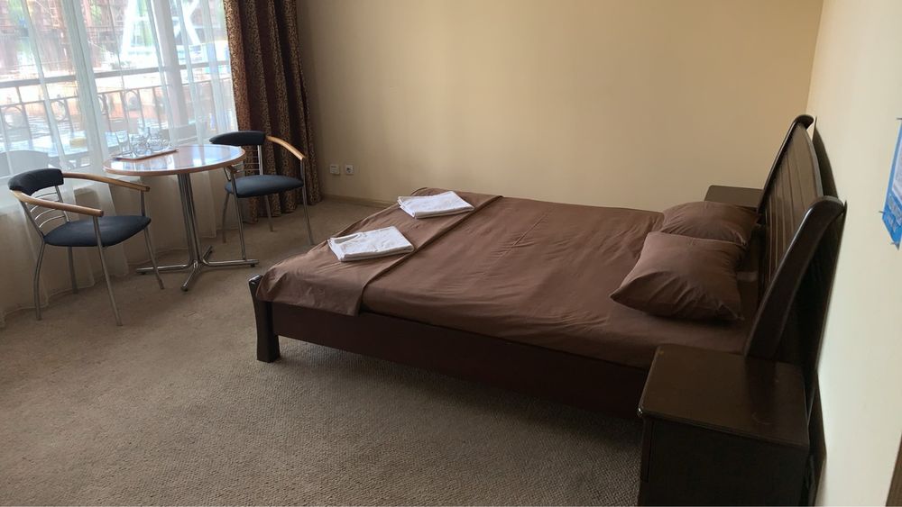 Отель на березі Дніпра