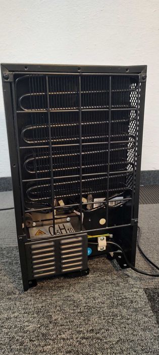 Lodówka do wina, winiarka 8But. Klarstein S-200