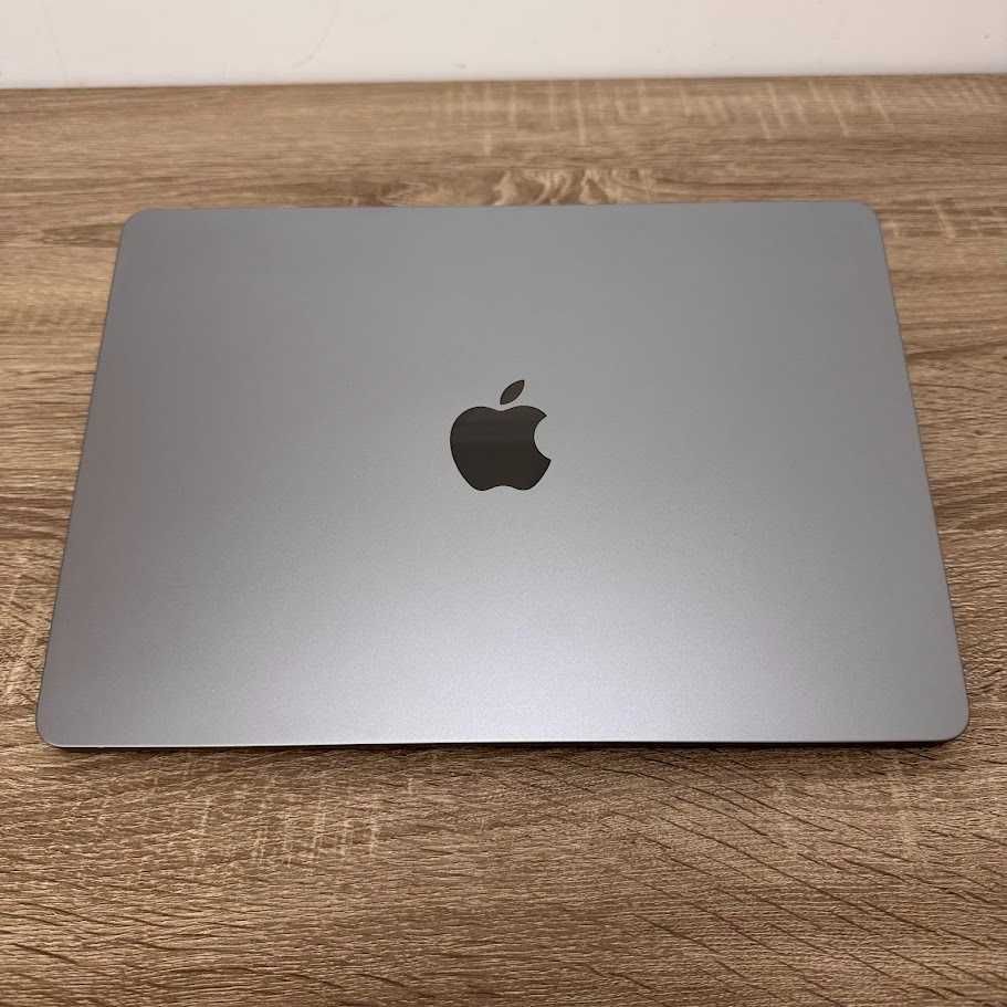 Macbook Air 13.6" 2022  M2 / 8Gb DDR5 / SSD 256Gb акб:100% (код:M0686)