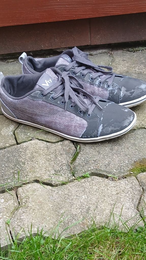 Sprzedam buty męskie 45