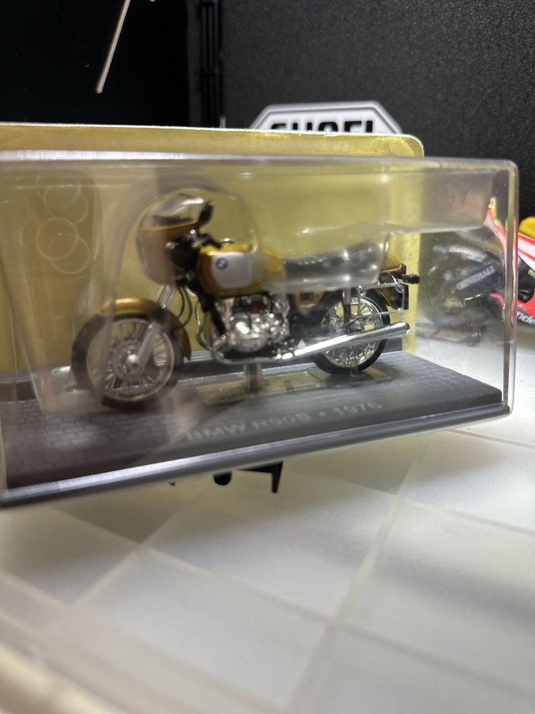 Miniatura BMW R90S de 1976 Escala 1/24 made by IXO (Caixa fechada)