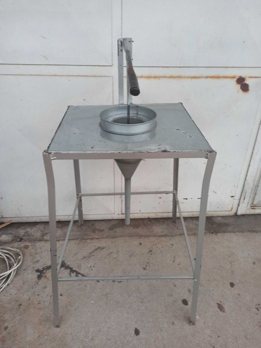 Máquina de encher alheiras