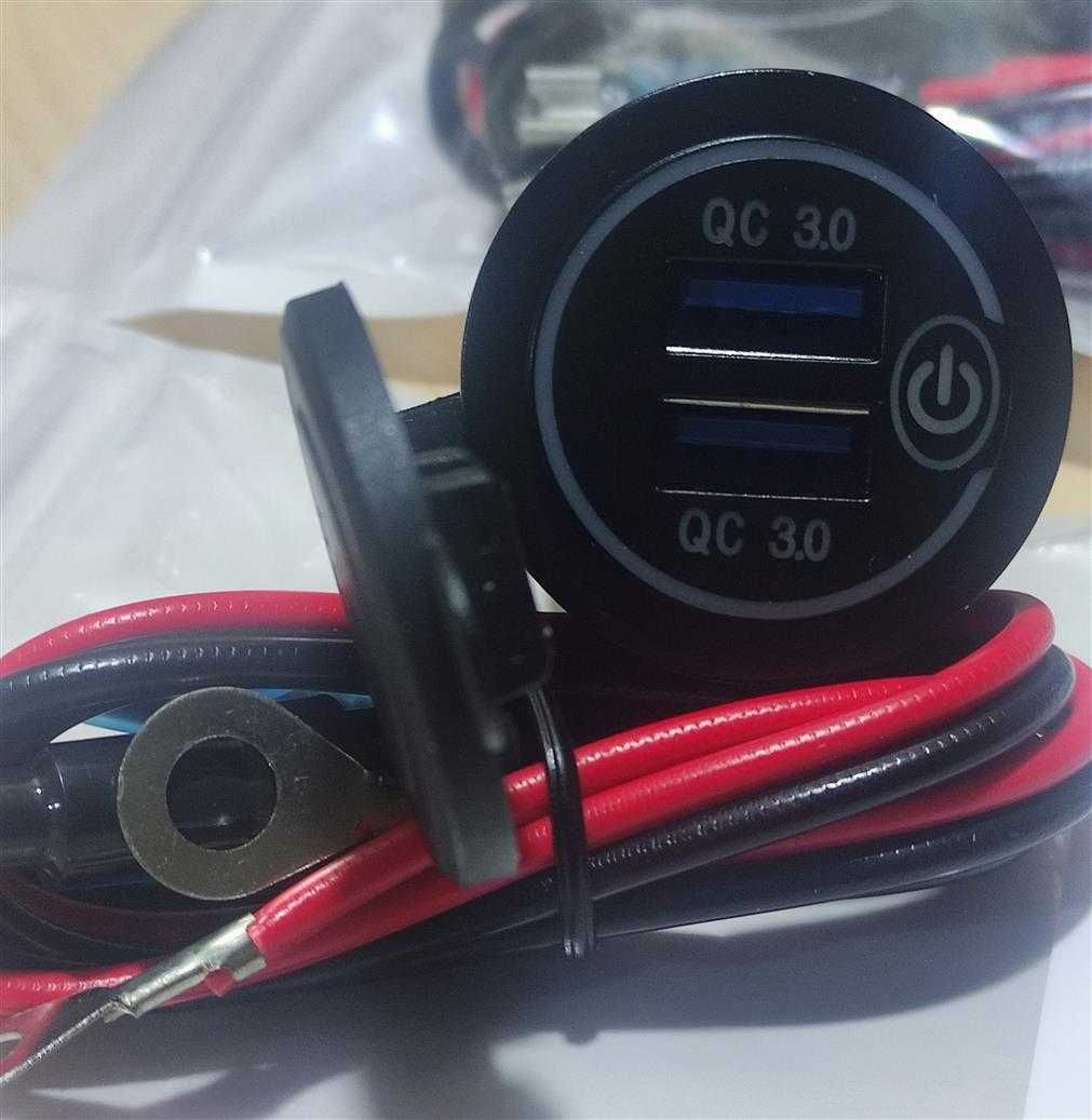 Автомобильное зарядное 2-USB QC 3.0 ,с сенсорной кнопкой включения