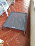 Cama elevada para cão