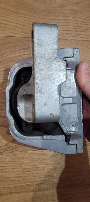 Подушка двигуна права Volkswagen Passat 2012 - 2015 B7 USA