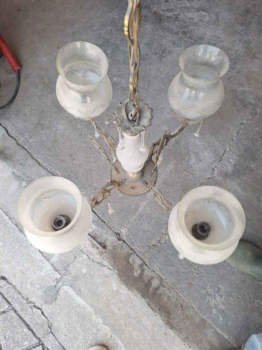Candelabro antigo, sem nenhuma rachadura
