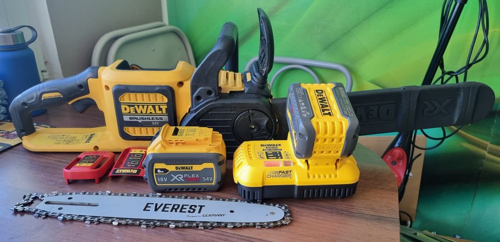 Pilarka DEWALT DCM 575