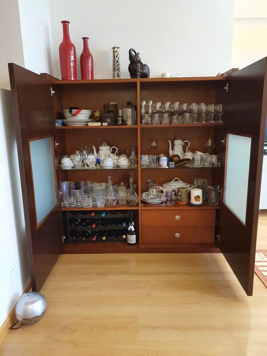 Louceiro móvel de sala