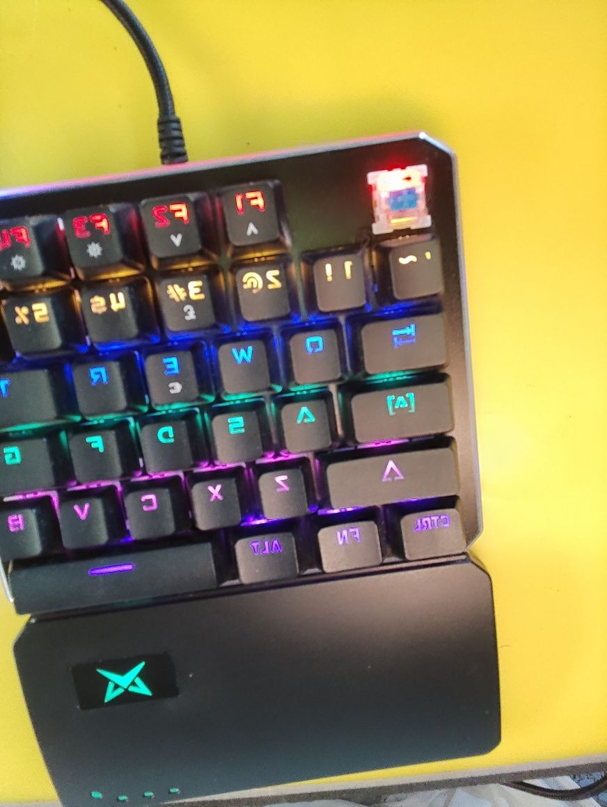 Teclado mecânico especializado pra gaming