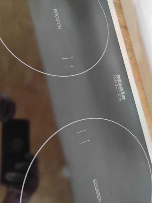Индукционная варочная поверхность Miele KM 5722