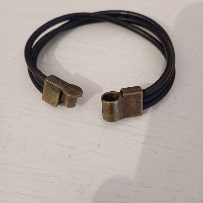 Pulseira em couro preta