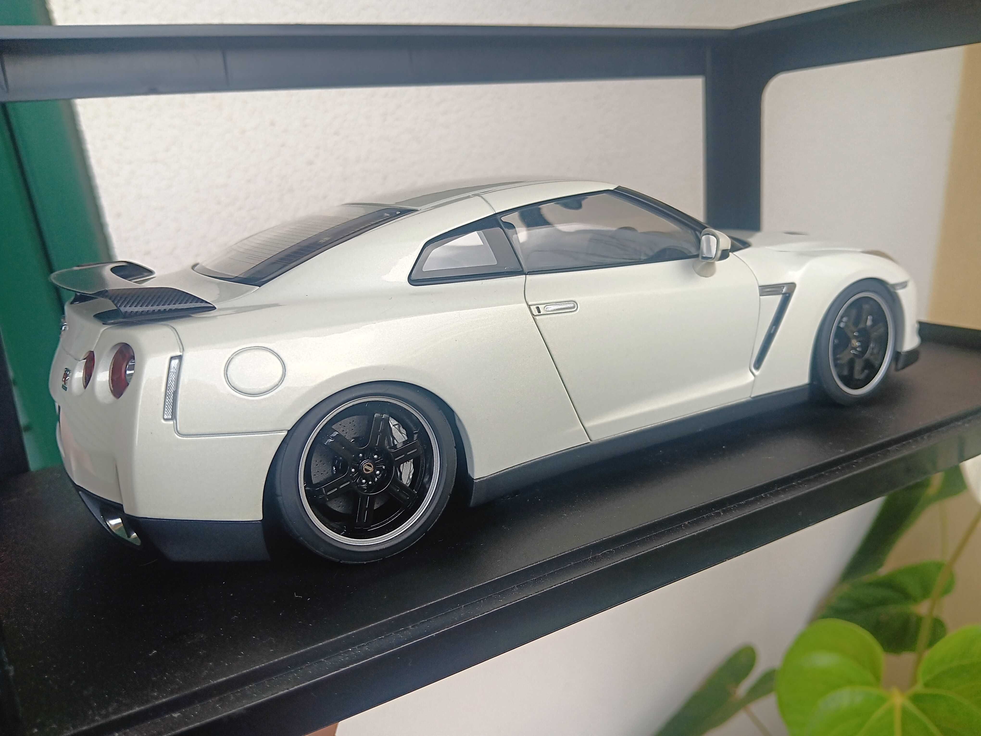 Nissan skyline r35 v-spec autoart 1/18