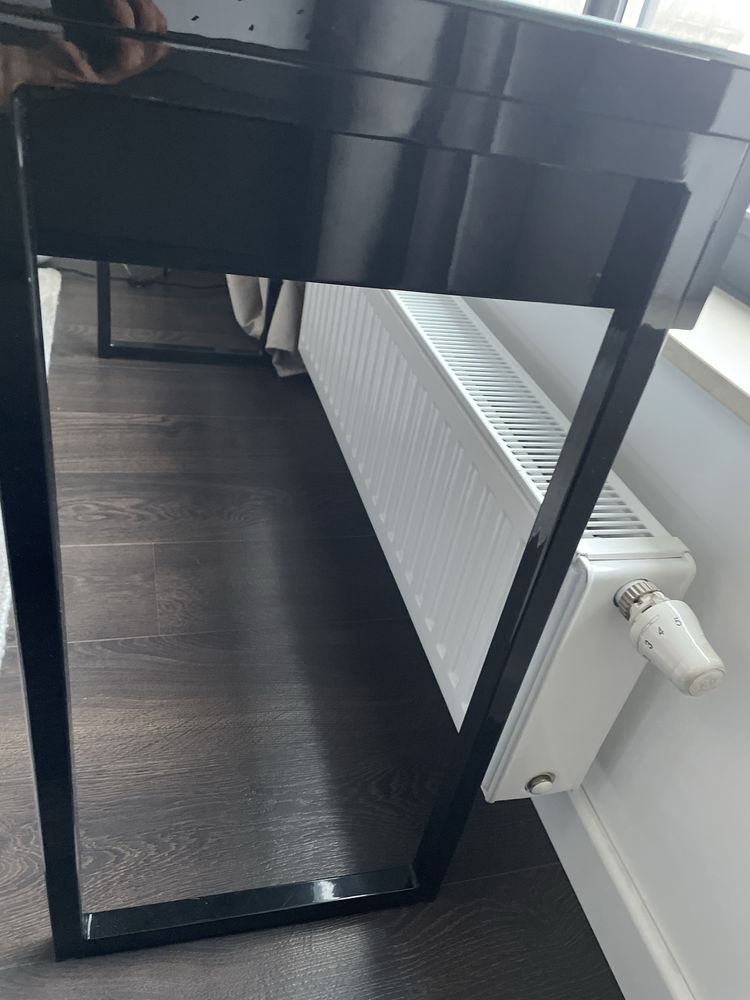 Czarne biurko IKEA