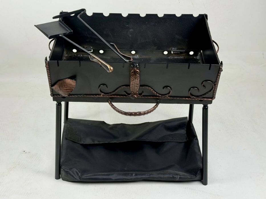 Мангал чемодан на 8 шампуров + чехол, кочерга и совок