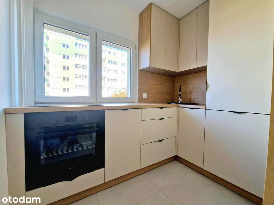 Rozkładowa kawalerka po remonie z balkonem