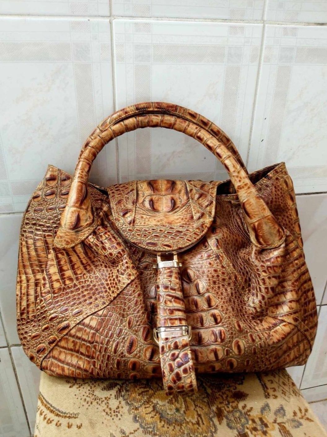 Легендарна шкіряні сумка Fendi із шкіри алігатора оригінал.