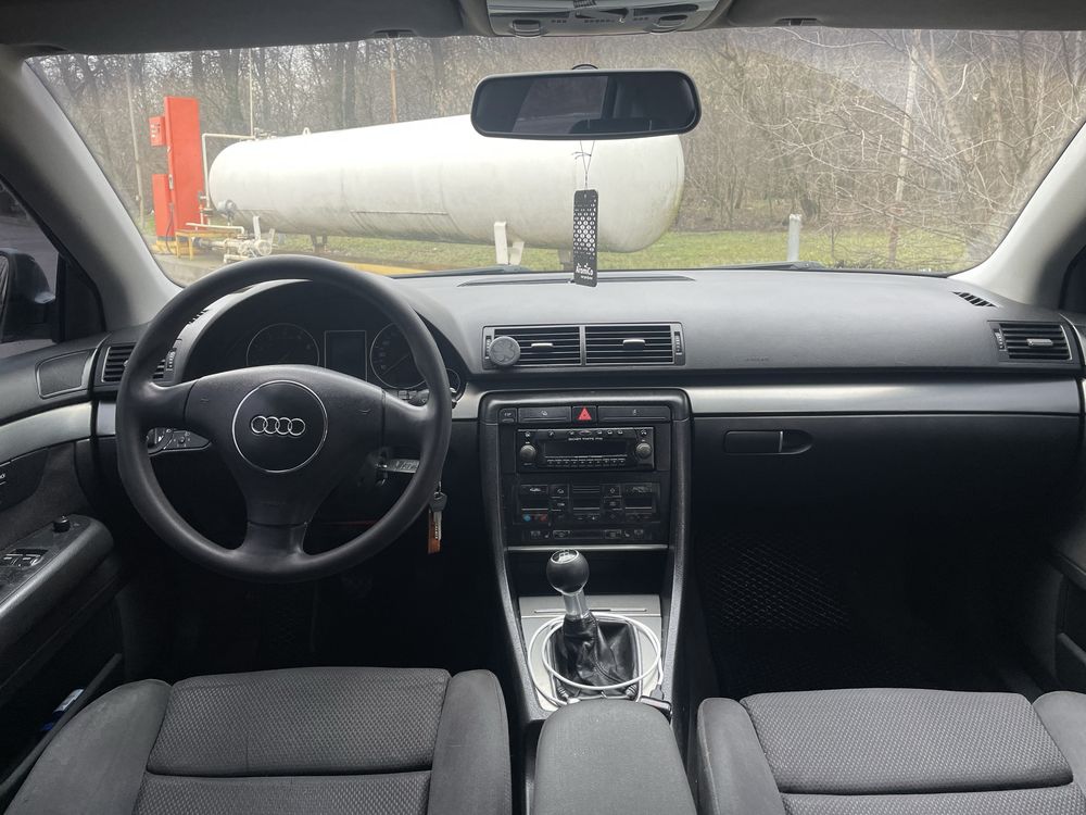 Audi A4 B6 седан 2.0i AT