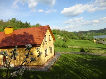 Domek do 8 os. nad Jeziorem i Soliną Widok na jezioro, 4 sypialnie.