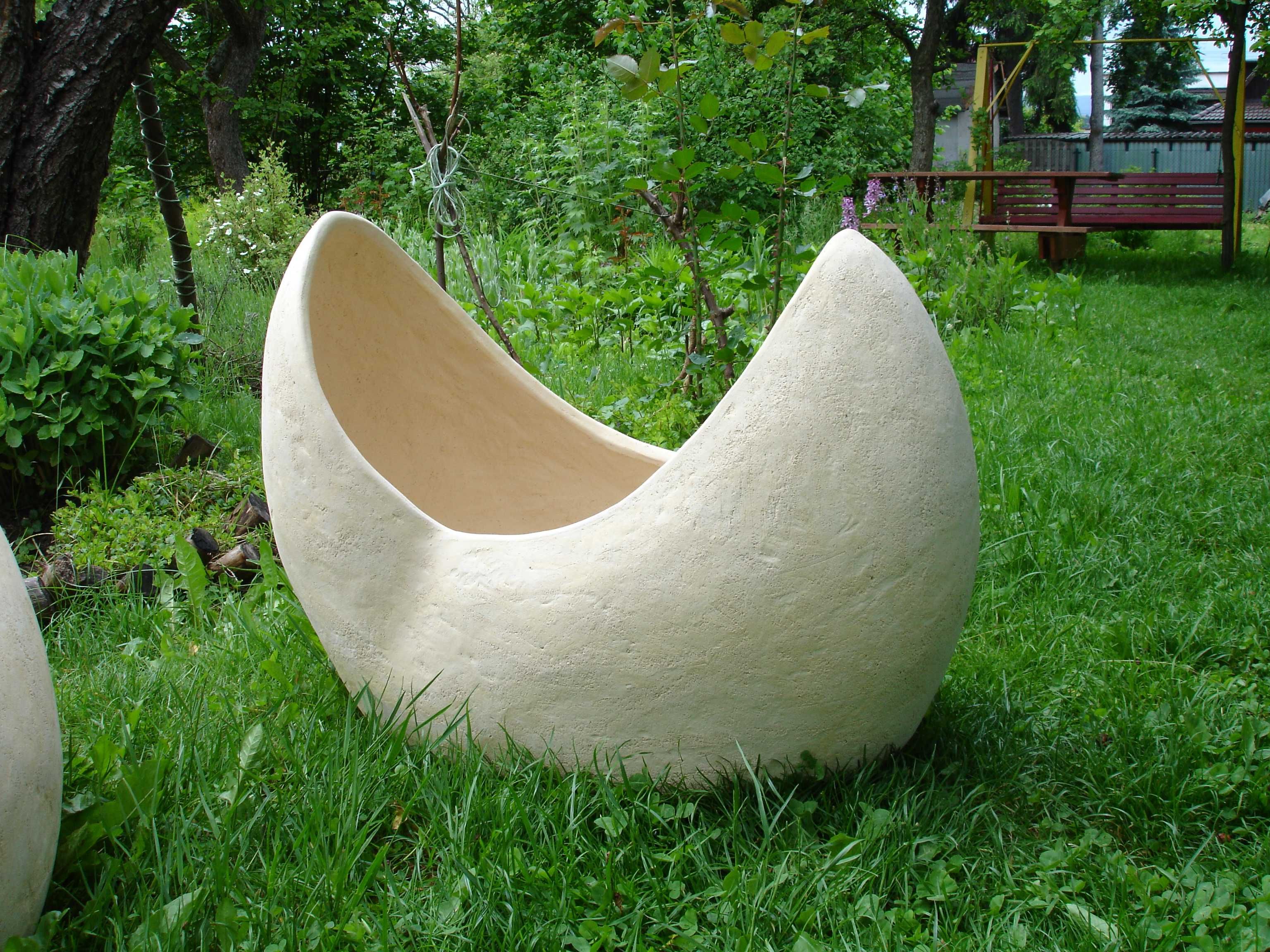 Donica ceramiczna dł. 80 cm. Wys. 60 cm. Szer. 40 cm.