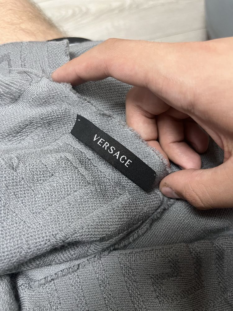 Шарфы Versace, Polo Ralph Lauren, Burberry, Alexander McQueen