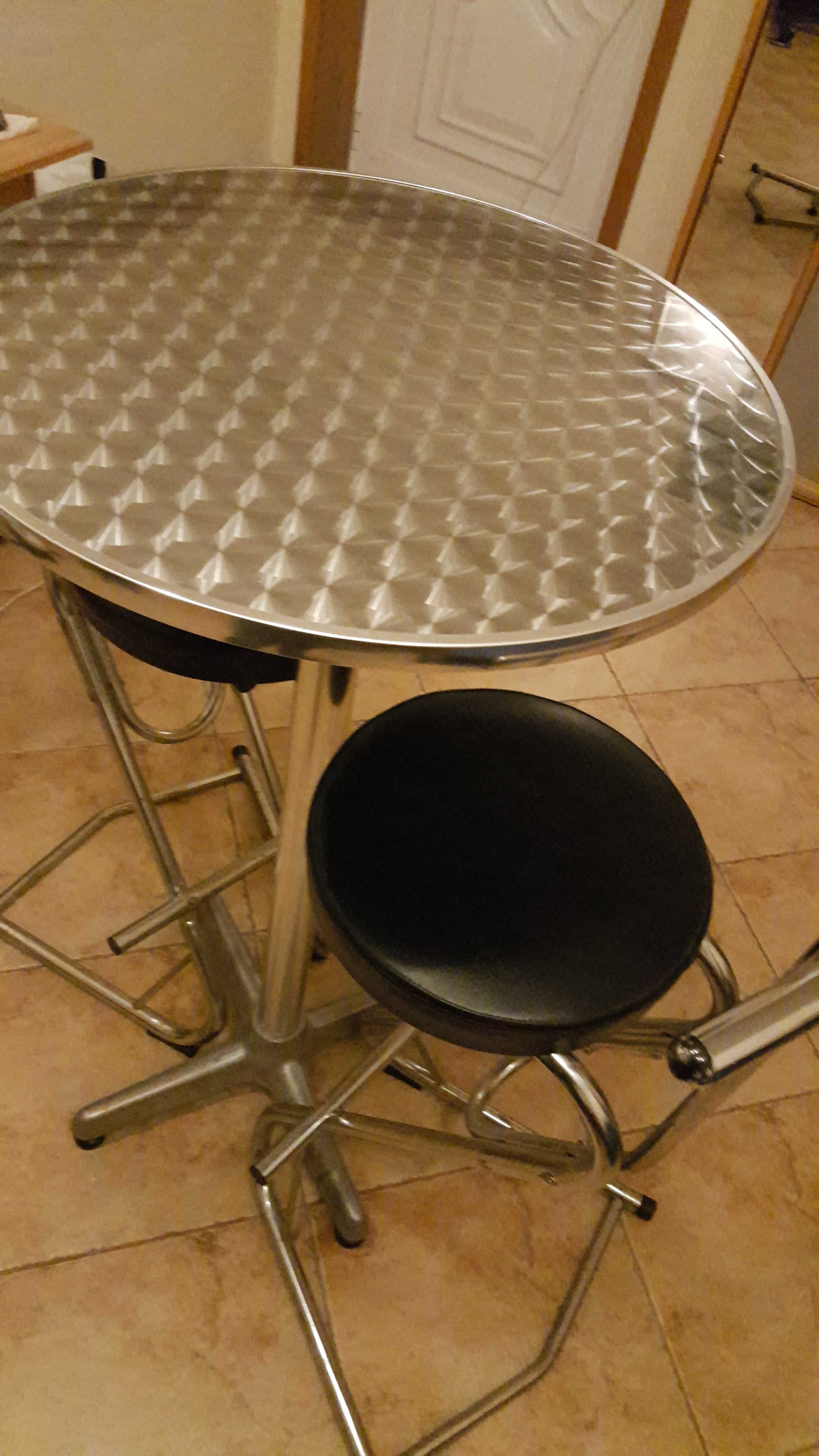 Mesa e cadeiras metalicas