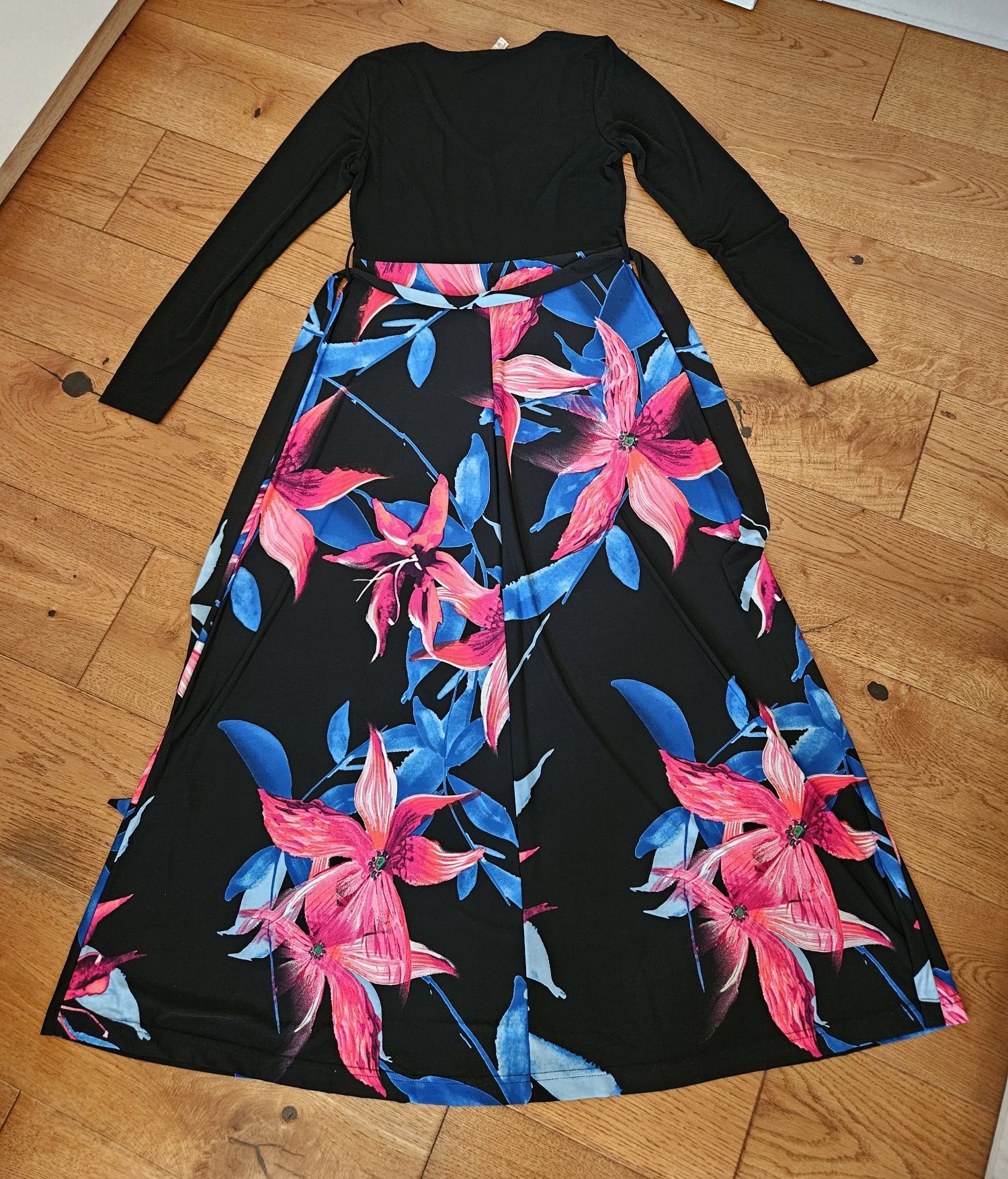 OBNIŻKA - Sukienka maxi w kwiaty rozmiar M/L
