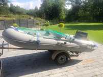 Ponton 390 z silnikiem Yamaha, przyczepa