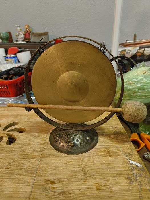 Stary gong  metalowy