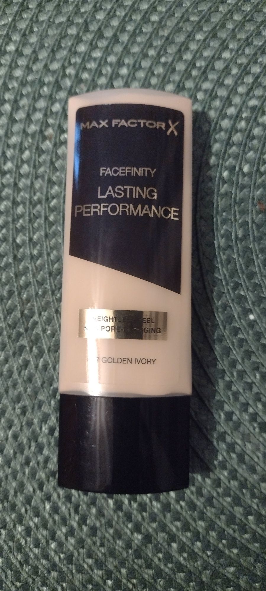 Max Factor lasting performance 097 golden ivory.