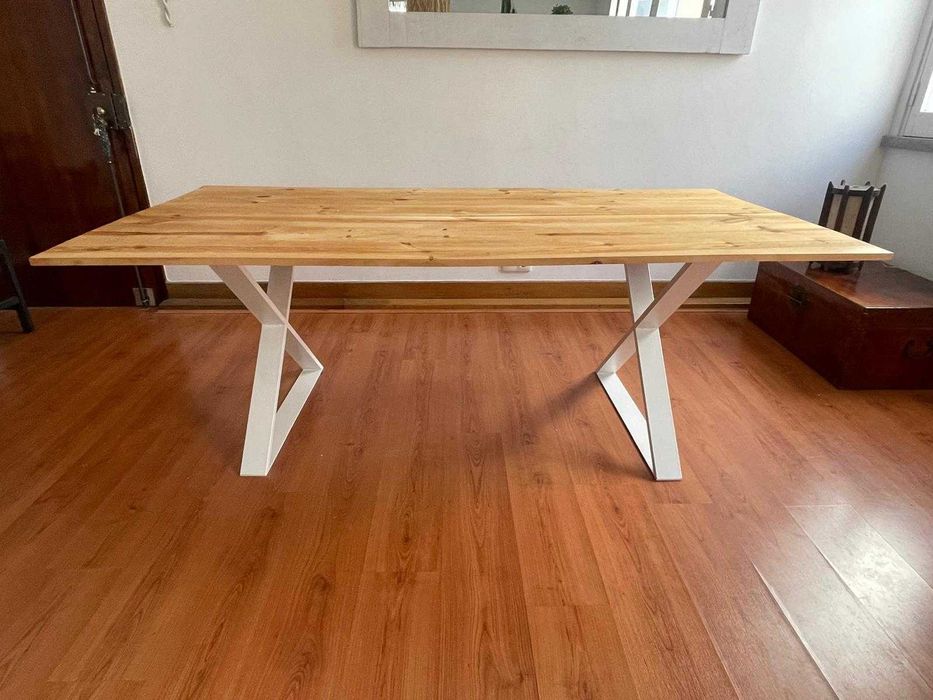 mesa de reuniões com 6 cadeiras