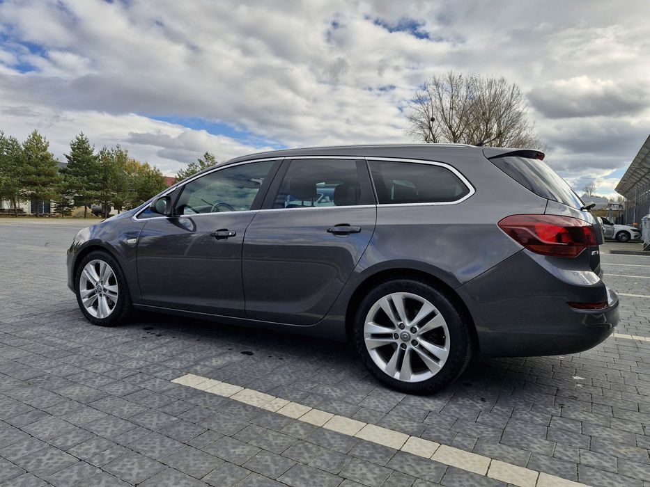 Opel Astra J 1.7CDTI SPORT TOURER 2011