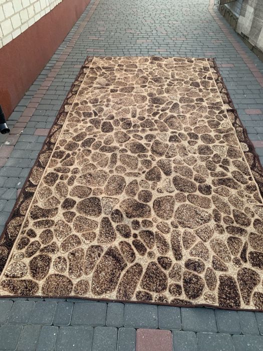 Килим, коврик в кімнату