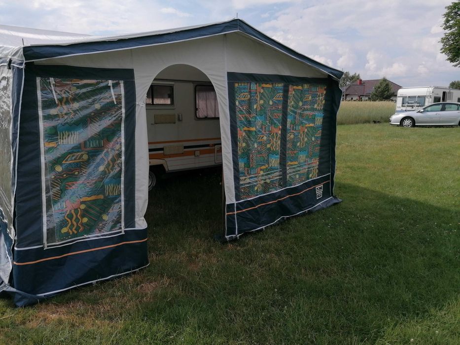 Przedsionek do przyczepy kempingowej pelny caloroczny