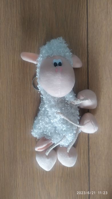 Portfelik, piórnik, maskotka owieczka, kosmetyczka