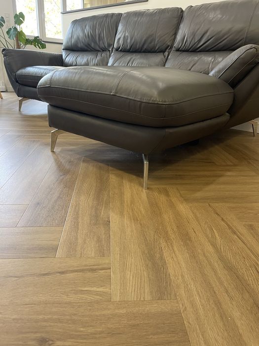 SOFÁ EM PELE Conforama