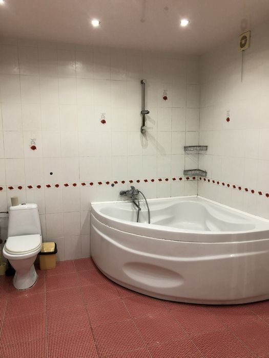 Длительно (год и более) 2х ком.квартира в р-не Монолита; газ.котел