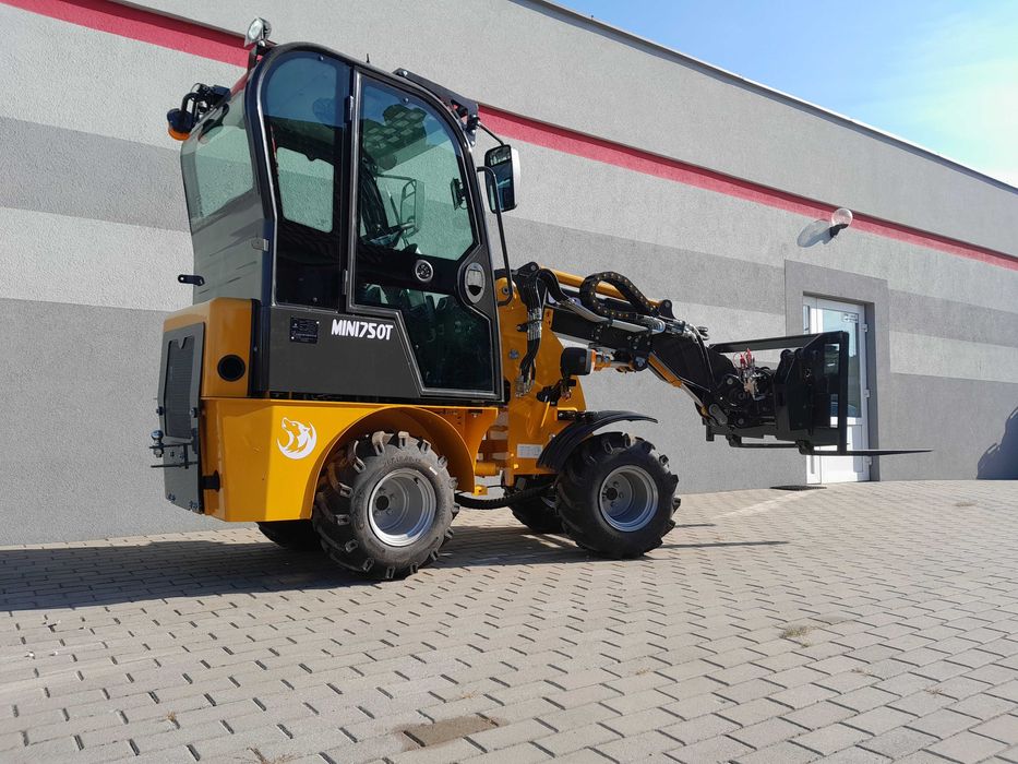 Ładowarka teleskopowa WOLF MINI 750 T / Szerokość 130 cm / PERKINS