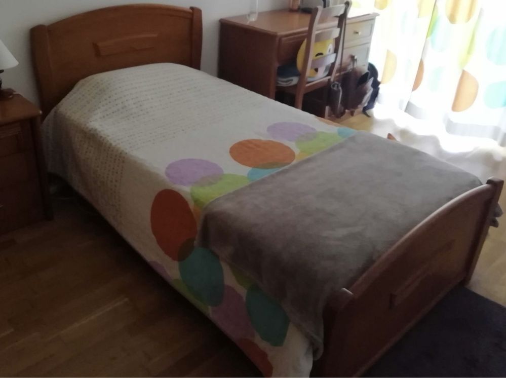 Cama de solteiro de 1,90 com colchao em madeira pingo de mel