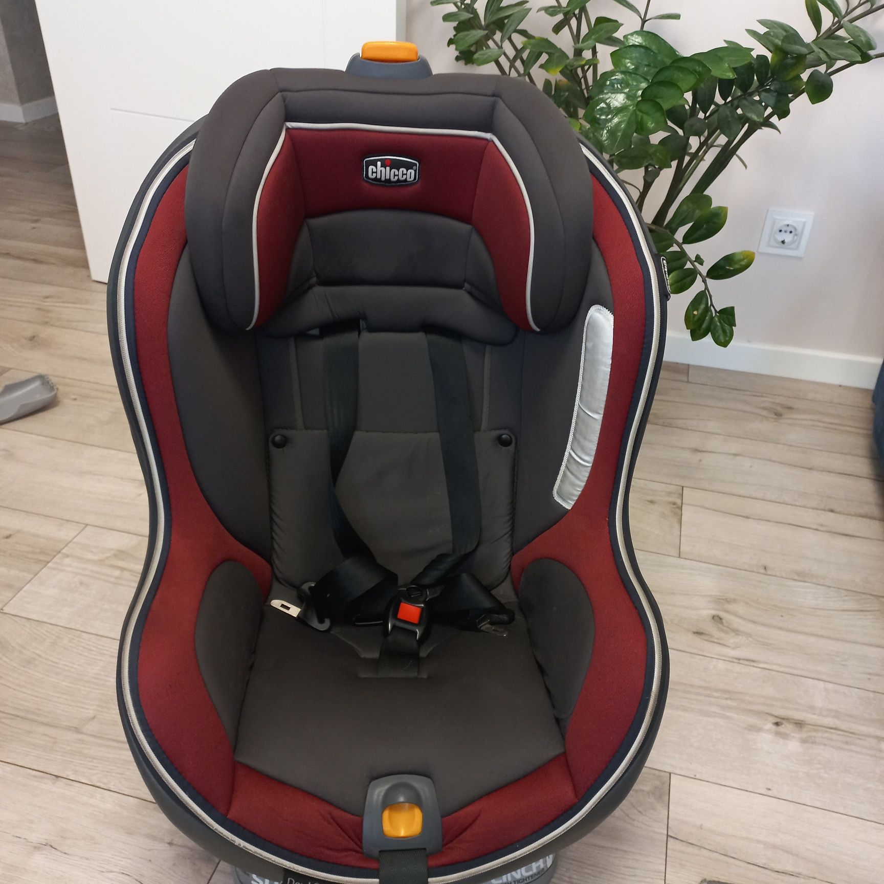Автокрісло chicco Nextflit