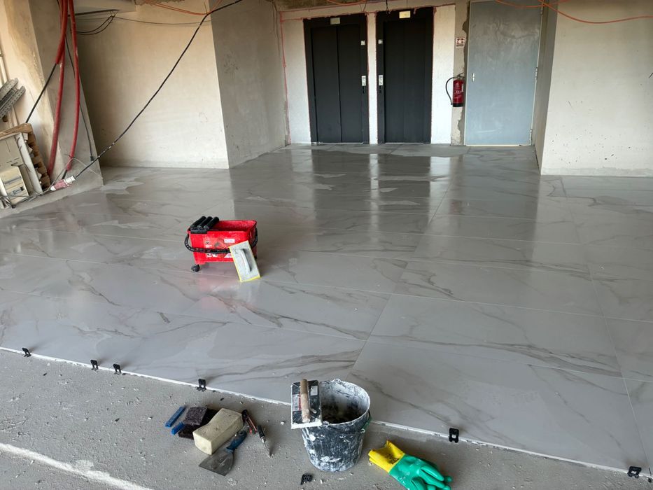 ladrilhador profissional com empresa própria  oferece-se em lisboa