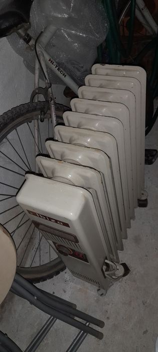 Aquecedor/ radiador a óleo.