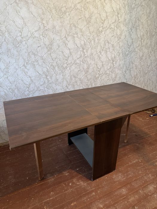 Стіл розкладний коричневий