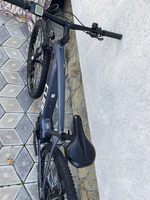 Bicicleta Cube Reaction Hybrid Performance 625