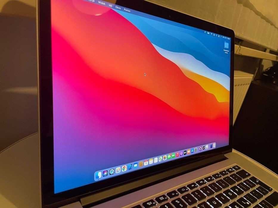 Macbook Pro 15,5 i7 ze stacją dokującą