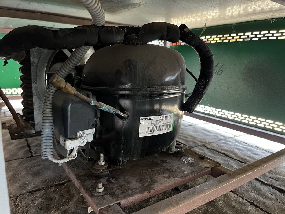 Холодильна вітрина