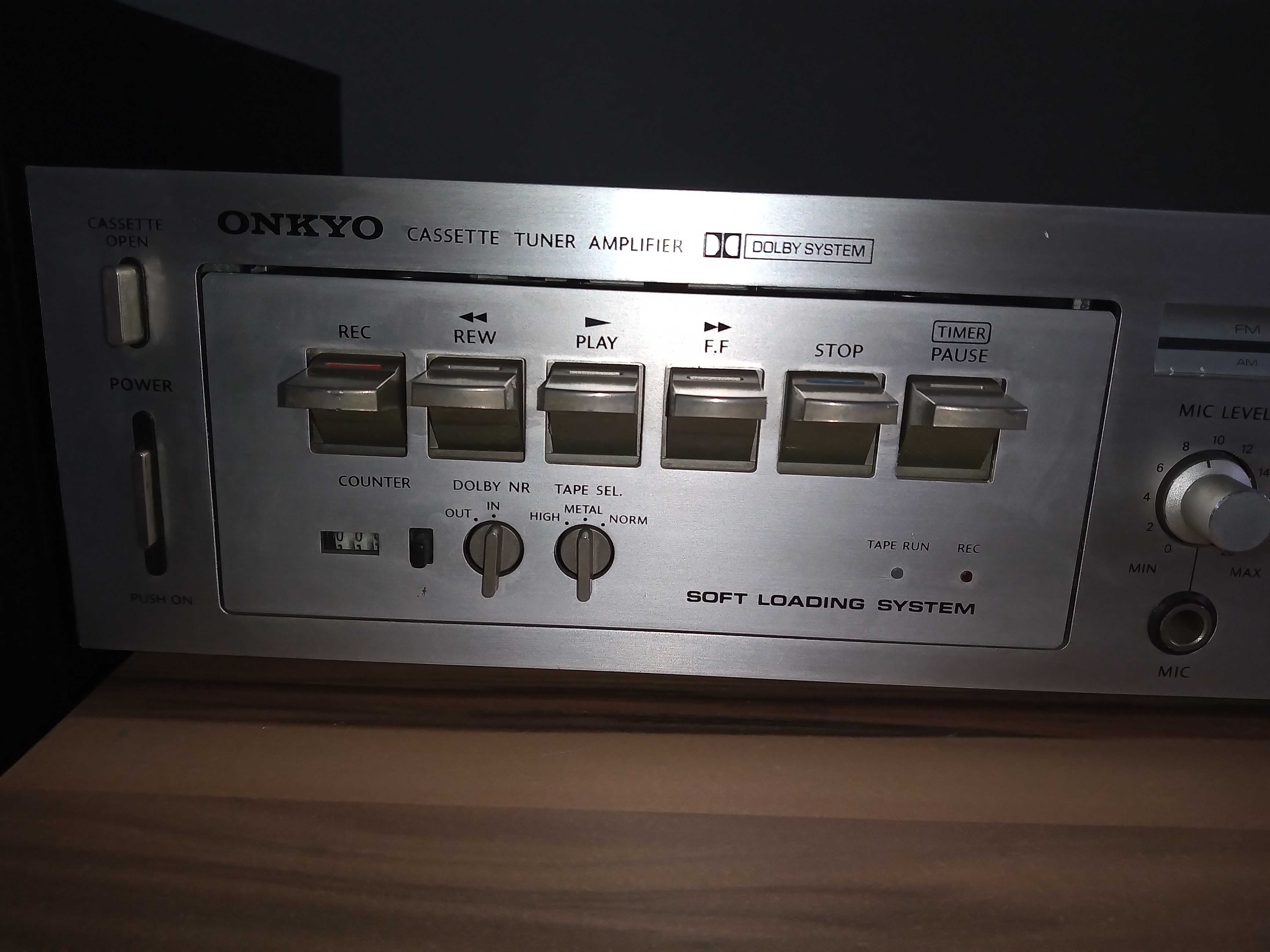 Amplituner stereo Onkyo